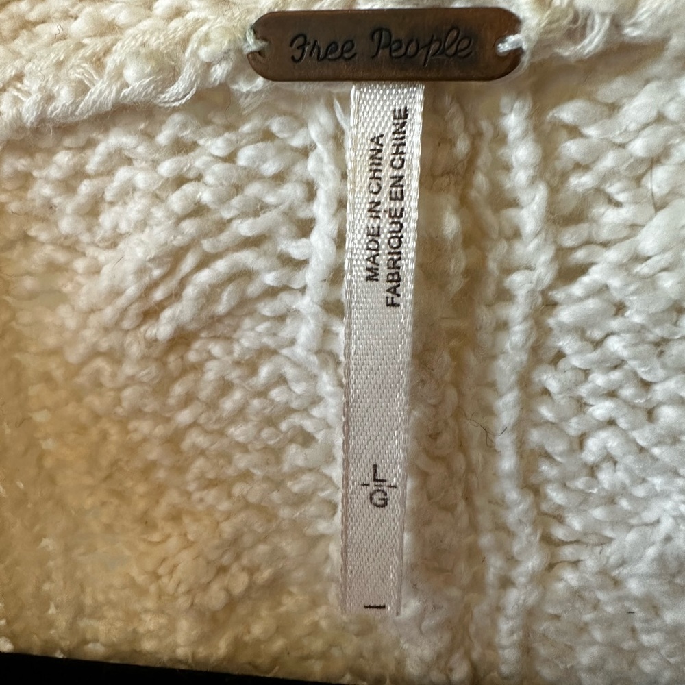 🎄FREE PEOPLE EUC CREAM V-NECK SWEATER🎄 - Picture 5 of 9